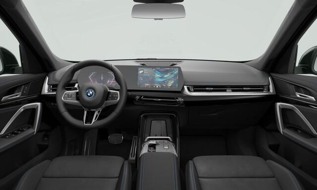 BMW iX1 eDrive20 | M-Sport | 19'' | Panorama. | Comf. Acc. | Trekhaak | Stoelverw. | Camera | Adapt. LED