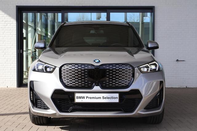BMW iX1 xDrive30 | M Sportpakket Pro | Innovation Pack | Travel Pack