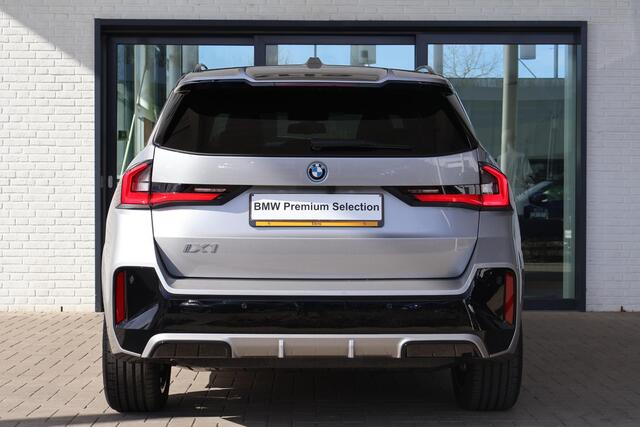 BMW iX1 xDrive30 | M Sportpakket Pro | Innovation Pack | Travel Pack