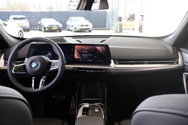 BMW iX1 xDrive30 | M Sportpakket Pro | Innovation Pack | Travel Pack