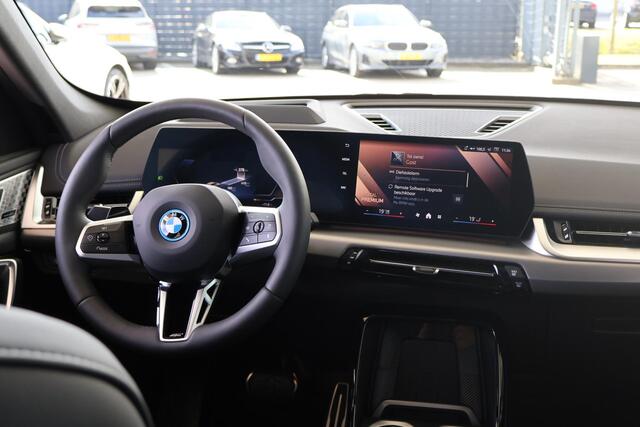 BMW iX1 xDrive30 | M Sportpakket Pro | Innovation Pack | Travel Pack