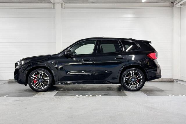 BMW iX1 eDrive20 | M-Sport Pro | Travel Pack | Premium Pack | Harman/Kardon | Panoramadak | Comfort Access