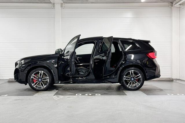 BMW iX1 eDrive20 | M-Sport Pro | Travel Pack | Premium Pack | Harman/Kardon | Panoramadak | Comfort Access