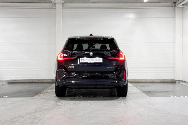 BMW iX1 eDrive20 | M-Sport Pro | Travel Pack | Premium Pack | Harman/Kardon | Panoramadak | Comfort Access