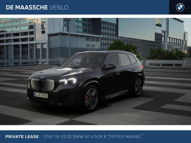 BMW iX1 eDrive20 M Sport / Trekhaak / Sportstoelen / Adaptieve LED / M Adaptief onderstel / Comfort Access / Parking Assistant