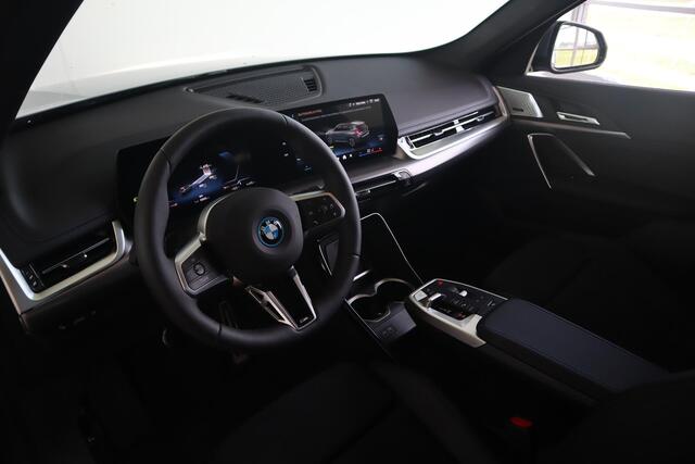 BMW iX1 eDrive20 M Sportpakket Pro | Travel Pack | Elektr. Trekhaak