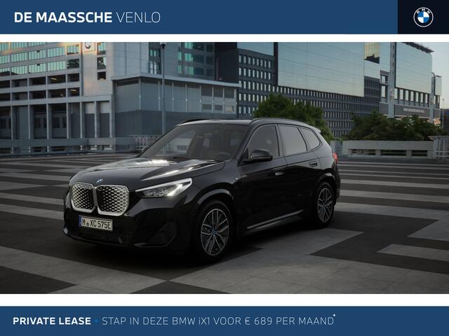 BMW iX1 eDrive20 M Sport / Trekhaak / Sportstoelen / M Adaptief onderstel / Parking Assistant / Stoelverwarming