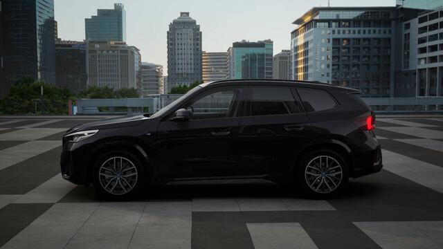 BMW iX1 eDrive20 M Sport / Trekhaak / Sportstoelen / M Adaptief onderstel / Parking Assistant / Stoelverwarming