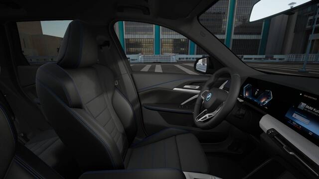 BMW iX1 eDrive20 M Sport / Trekhaak / Sportstoelen / M Adaptief onderstel / Parking Assistant / Stoelverwarming