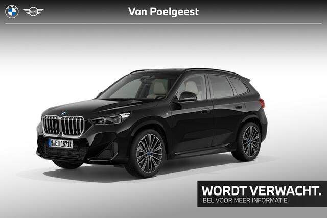 BMW iX1 xDrive30 M-Sport Stuurwielrand verwarming / Stoelverwarming / Comfort Acces / Glazen Schuifdak / Getinte Ramen Achter / Binnen & Buitenspiegel Automatisch Dimmend / Electrisch Verstelbare Voorstoelen / Harman Kardon / Driving Assistant Prof