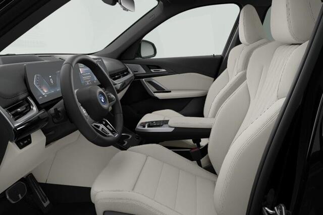 BMW iX1 xDrive30 M-Sport Stuurwielrand verwarming / Stoelverwarming / Comfort Acces / Glazen Schuifdak / Getinte Ramen Achter / Binnen & Buitenspiegel Automatisch Dimmend / Electrisch Verstelbare Voorstoelen / Harman Kardon / Driving Assistant Prof