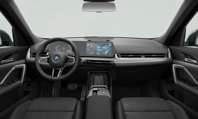 BMW iX1 eDrive20 | M-Sport | 19'' | Panorama. | Comf. Acc. | Trekhaak | Stoelverw. | Camera | Adapt. LED