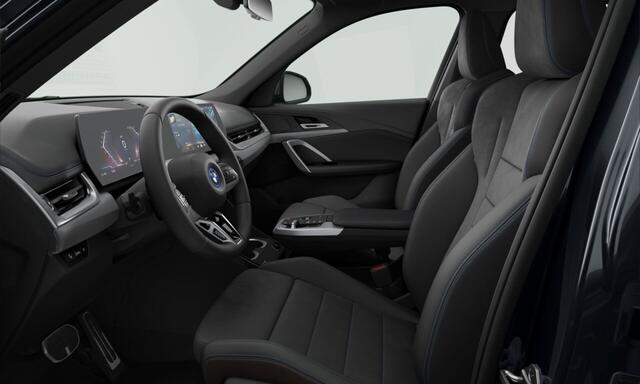 BMW iX1 eDrive20 | M-Sport | 19'' | Panorama. | Comf. Acc. | Trekhaak | Stoelverw. | Camera | Adapt. LED