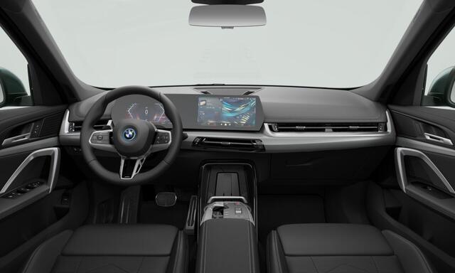 BMW iX1 eDrive20 | M-Sport | 19'' | Panorama. | Comf. Acc. | Trekhaak | Stoelverw. | Camera | Adapt. LED