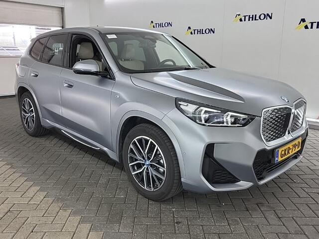 BMW iX1 eDrive20 67 kWh | M-Pakket | NL-Auto | Innovation Pack | BMW Individual Frozen Pure Grey