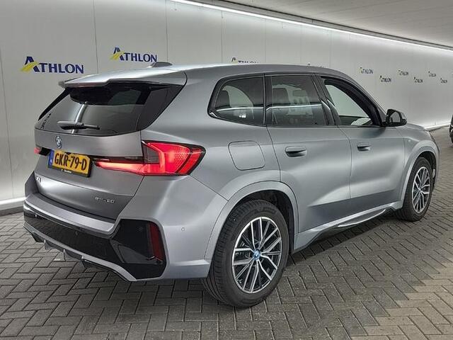 BMW iX1 eDrive20 67 kWh | M-Pakket | NL-Auto | Innovation Pack | BMW Individual Frozen Pure Grey