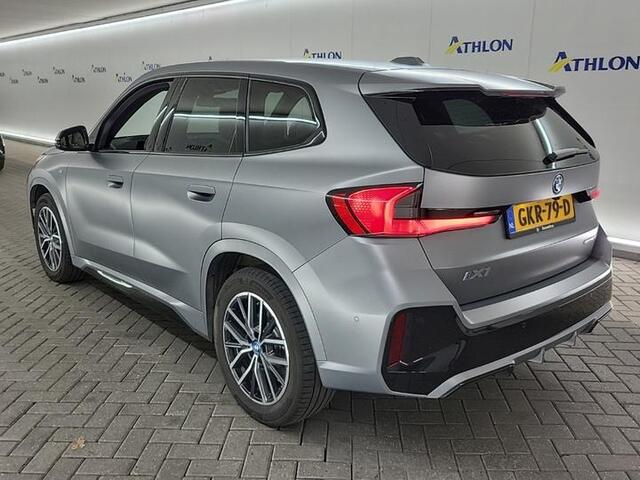 BMW iX1 eDrive20 67 kWh | M-Pakket | NL-Auto | Innovation Pack | BMW Individual Frozen Pure Grey