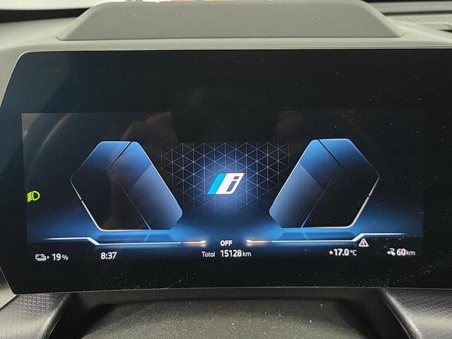 BMW iX1 eDrive20 67 kWh | M-Pakket | NL-Auto | Innovation Pack | BMW Individual Frozen Pure Grey