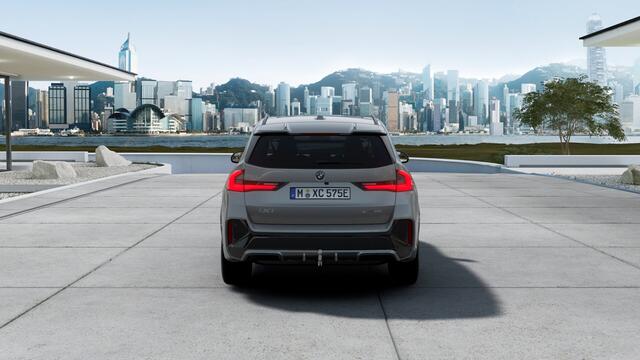 BMW iX1 eDrive20 M Sport / Sportstoelen / Achteruitrijcamera / Comfort Access / M Adaptief onderstel / Adaptieve LED / Parking Assistant / Stuurverwarming