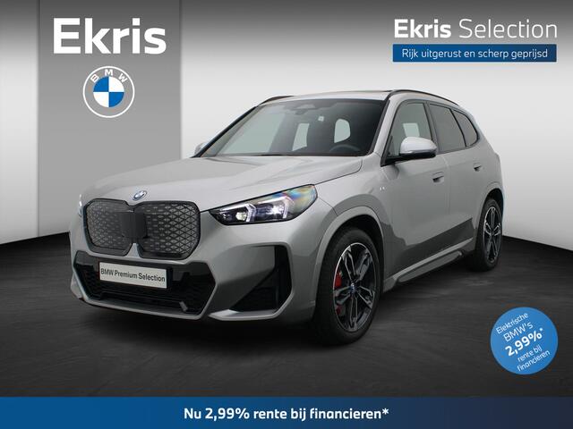 BMW iX1 eDrive20 67 kWh M Sportpakket Pro | Premium Pack | Comfort Pack | Travel Pack | Stuurwielrand Verwarmd | Trekhaak | Panoramadak | Driving Assistant Plus | DAB | Harman Kardon | 19'' | Ekris Selection