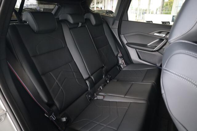 BMW iX1 eDrive20 M Sportpakket Pro | Head-Up Display | Panoramadak | Elektr. Trekhaak