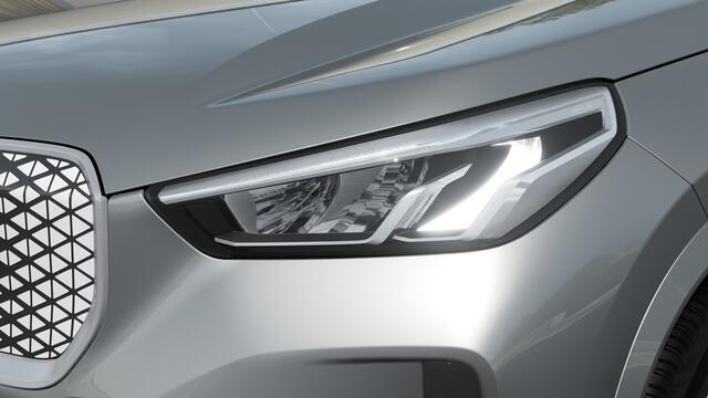 BMW iX1 eDrive20 M Sport / Sportstoelen / Achteruitrijcamera / M Adaptief onderstel / Stoelverwarming / Harman-Kardon