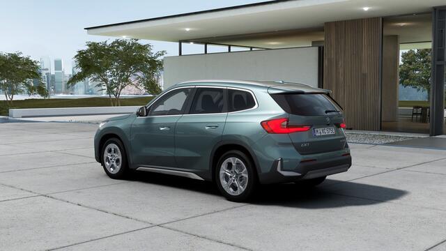 BMW iX1 eDrive20 Pure Edition / Adaptieve LED / Comfort Access / Parking Assistant / Stoelverwarming