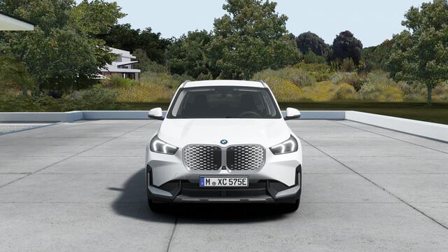 BMW iX1 eDrive20 Pure Edition / Adaptieve LED / Comfort Access / Parking Assistant / Stoelverwarming