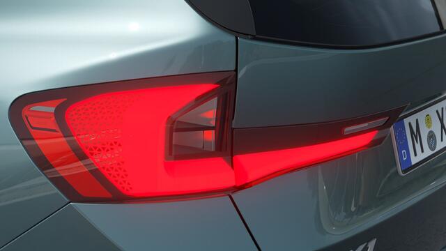 BMW iX1 eDrive20 Pure Edition / Adaptieve LED / Comfort Access / Parking Assistant / Stoelverwarming