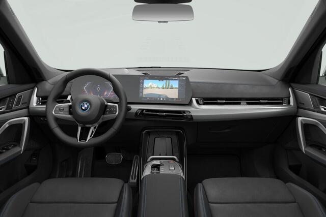 BMW iX1 eDrive20 67 kWh | M Sportpakket Pro | Travel Pack | Innovation Pack | Glazen panoramadak
