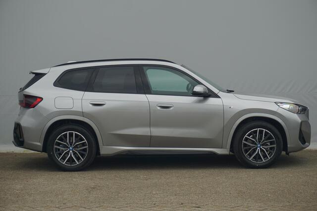 BMW iX1 eDrive20 M Sport / Premium Pack / Comfort Pack / Elektrische Stoelen / Trekhaak | Ekris Selection