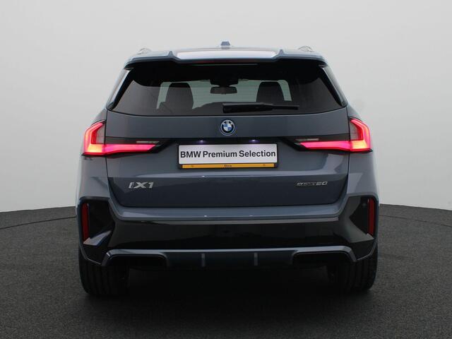 BMW iX1 eDrive20 M Sportpakket Pro | Premium Pack | Comfort Pack | Travel Pack | Stuurwiel Verwarmd | Panoramadak | Elektrisch Verstelbare Stoelen | Driving Assistant Plus | DAB | Harman Kardon | 19'' | Ekris Selection
