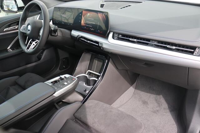 BMW iX1 eDrive20 67 kWh M-Sportpakket Premium Pack / Harman Kardon / M-sport Pro / Stoelverwarming / 19''