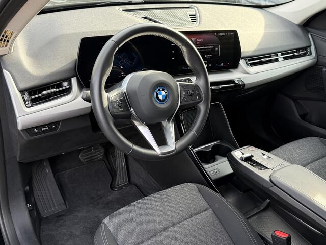 BMW iX1 xDrive30 | Camera | M Adaptief onderstel