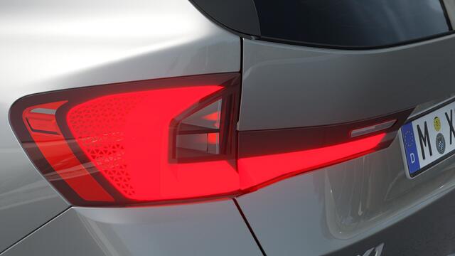 BMW iX1 eDrive20 M Sport / Trekhaak / Sportstoelen / Achteruitrijcamera / M Adaptief onderstel / Comfort Access / Head-Up / Adaptieve LED / Parking Assistant Plus