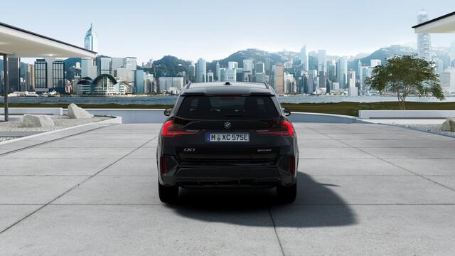 BMW iX1 eDrive20 M Sport / Sportstoelen / Achteruitrijcamera / M Adaptief onderstel / Parking Assistant / Stoelverwarming