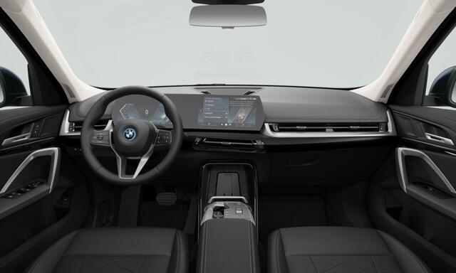 BMW iX1 eDrive20 Pure Edition | Xline | Dakrails | Trekhaak