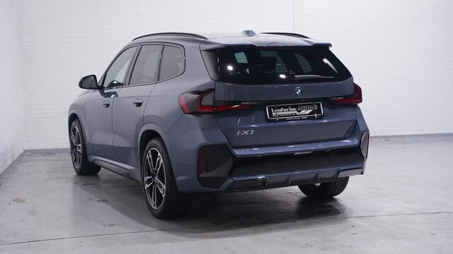 BMW iX1 xDrive30 Launch Edition 67 kWh Shadow-Line NAP Rijklaar Accucertificaat 99%