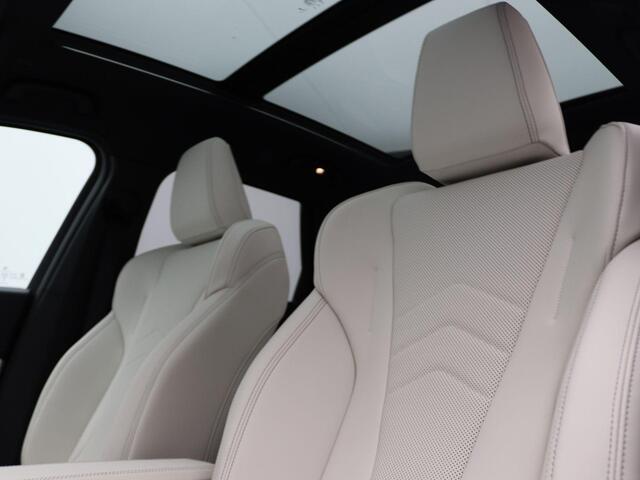 BMW iX1 eDrive20 M Sport Edition | Premium Pack | Comfort Pack | Travel Pack | Trekhaak | Panoramadak | Elektrisch Verstelbare Sportstoelen | Harman Kardon | 19''