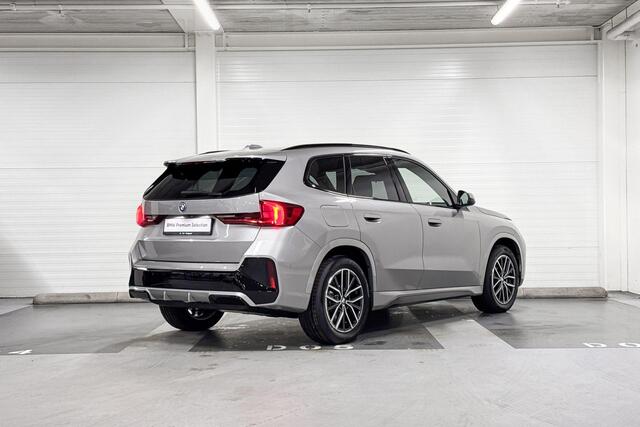 BMW iX1 eDrive20 | M-Sport | Driving Assistant | Parking Assistant | Stoelverwarming | Trekaak