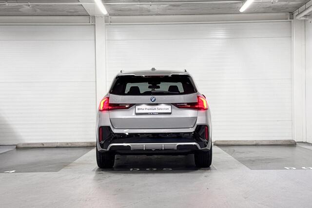 BMW iX1 eDrive20 | M-Sport | Driving Assistant | Parking Assistant | Stoelverwarming | Trekaak