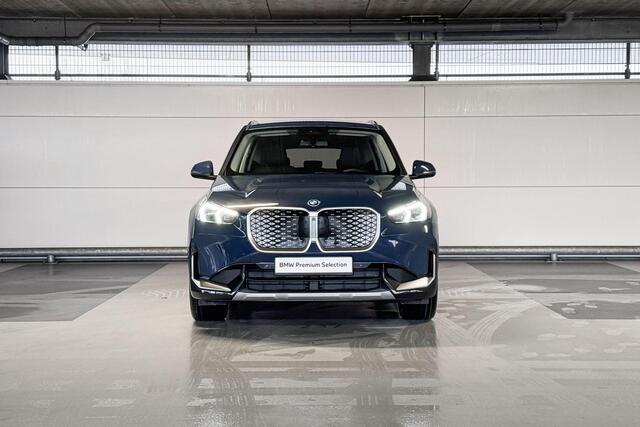 BMW iX1 eDrive20 Pure Edition 67 kWh | xLine | Premium Pack | Trekhaak