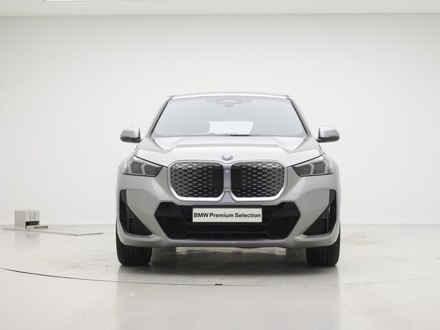 BMW iX1 eDrive20 67 kWh M-Sport | Panorama | Voorbereiding Driving Assistant Plus