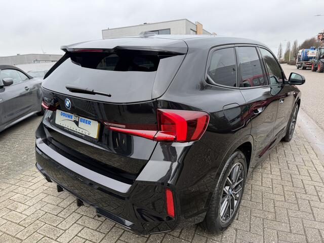 BMW iX1 xDrive30 M sport 67 kWh Pano-Dak | Leer | Stoelverw.