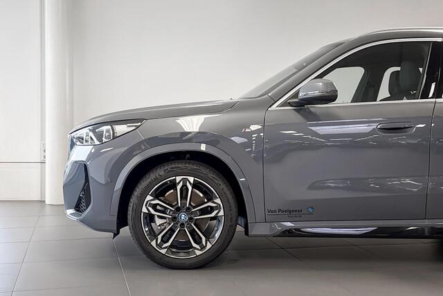 BMW iX1 xDrive30 67 kWh | M Sport | Stoelverwarming | Driving Assistant Plus |
