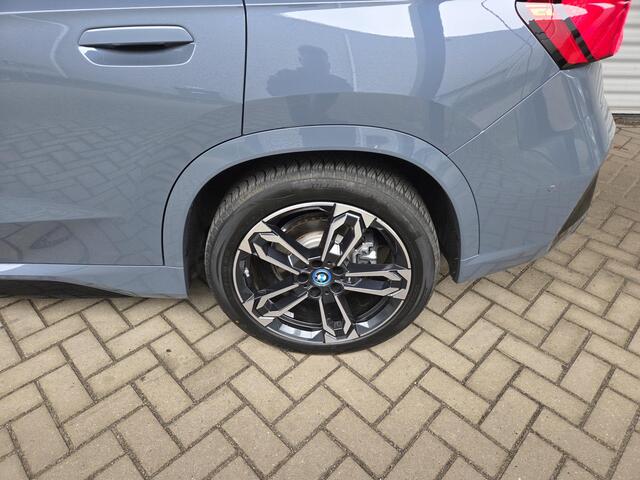 BMW iX1 xDrive30 67 kWh M Sport Edition