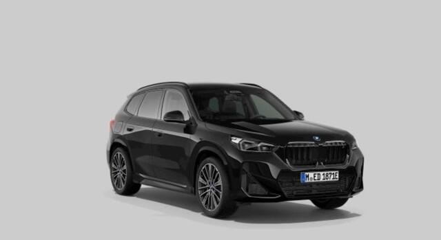 BMW iX1 xDrive30 67 kWh M Sport - Trekhaak - Driving Assistant Professional - Harman Kardon - Head up - Comfort Acces - Parking Assistant Plus - Getinte Ruiten - Elektrisch verstelbare/verwarmde stoelen -