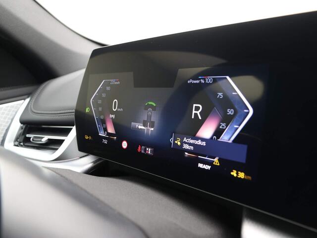 BMW iX1 xDrive30 67 kWh | M-Sport | Pano | Trekhaak | 19inch | Ekris Selection