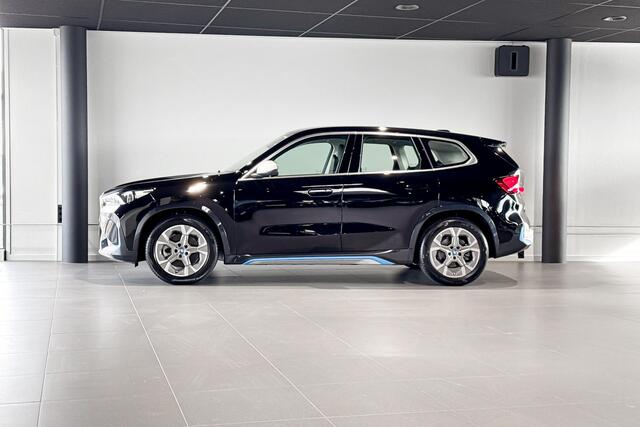 BMW iX1 xDrive30 Launch Edition 67 kWh | X-Line | Comfort Access | Achteruitrijcamera |