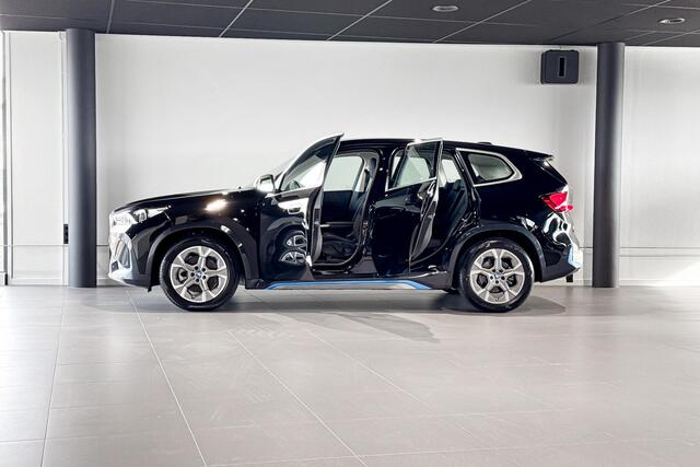 BMW iX1 xDrive30 Launch Edition 67 kWh | X-Line | Comfort Access | Achteruitrijcamera |